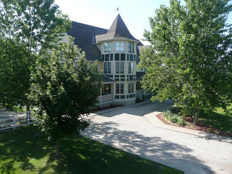 Victorian Veranda Country Inn ลอว์เรนซ์ ภายนอก รูปภาพ