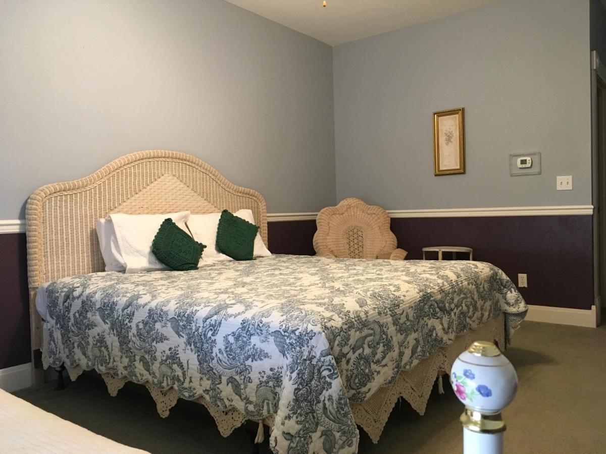 Victorian Veranda Country Inn ลอว์เรนซ์ ภายนอก รูปภาพ
